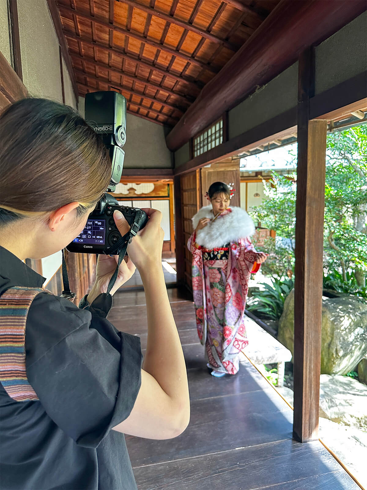 日本家屋の縁側で撮影