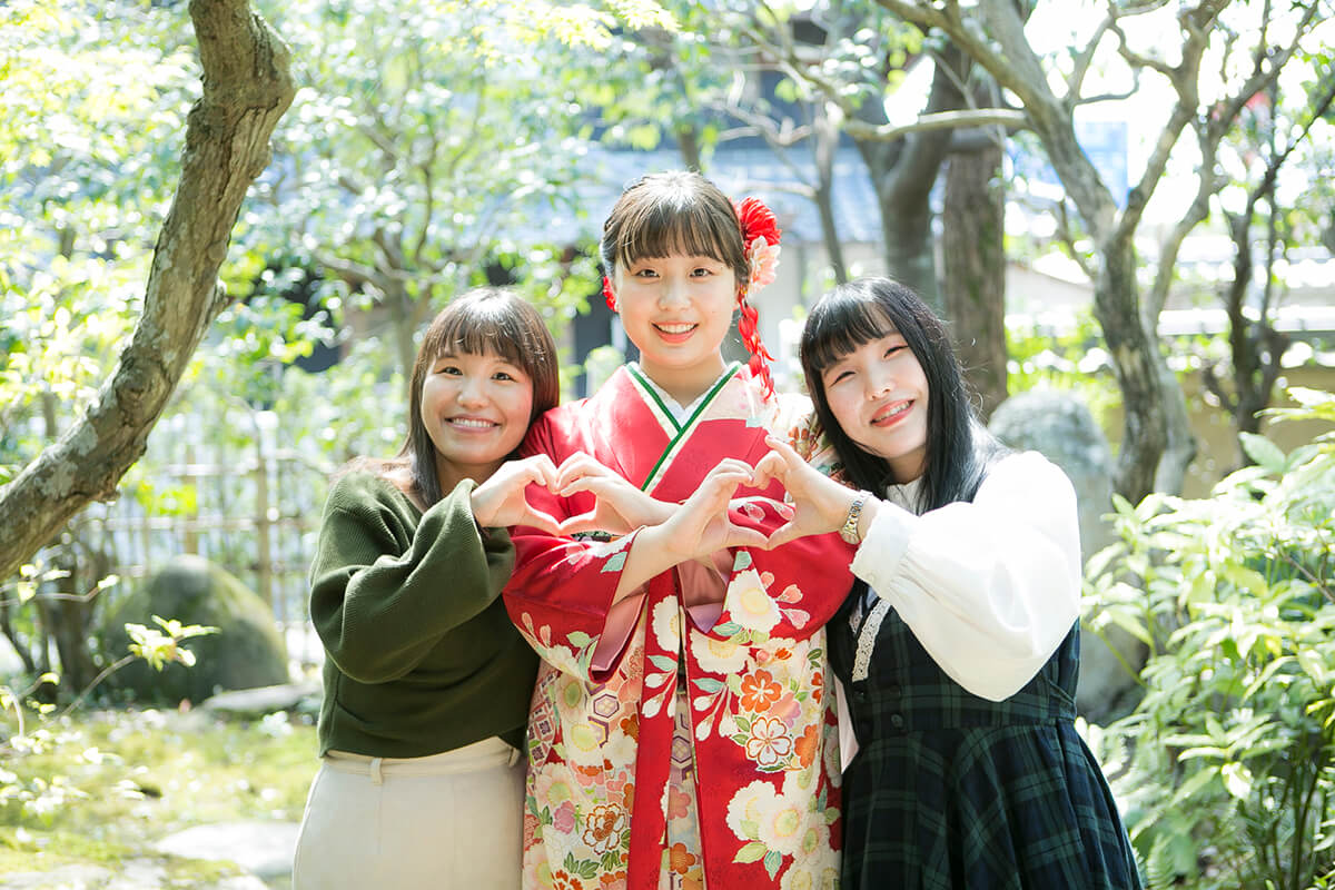 3姉妹の娘が振袖を着た