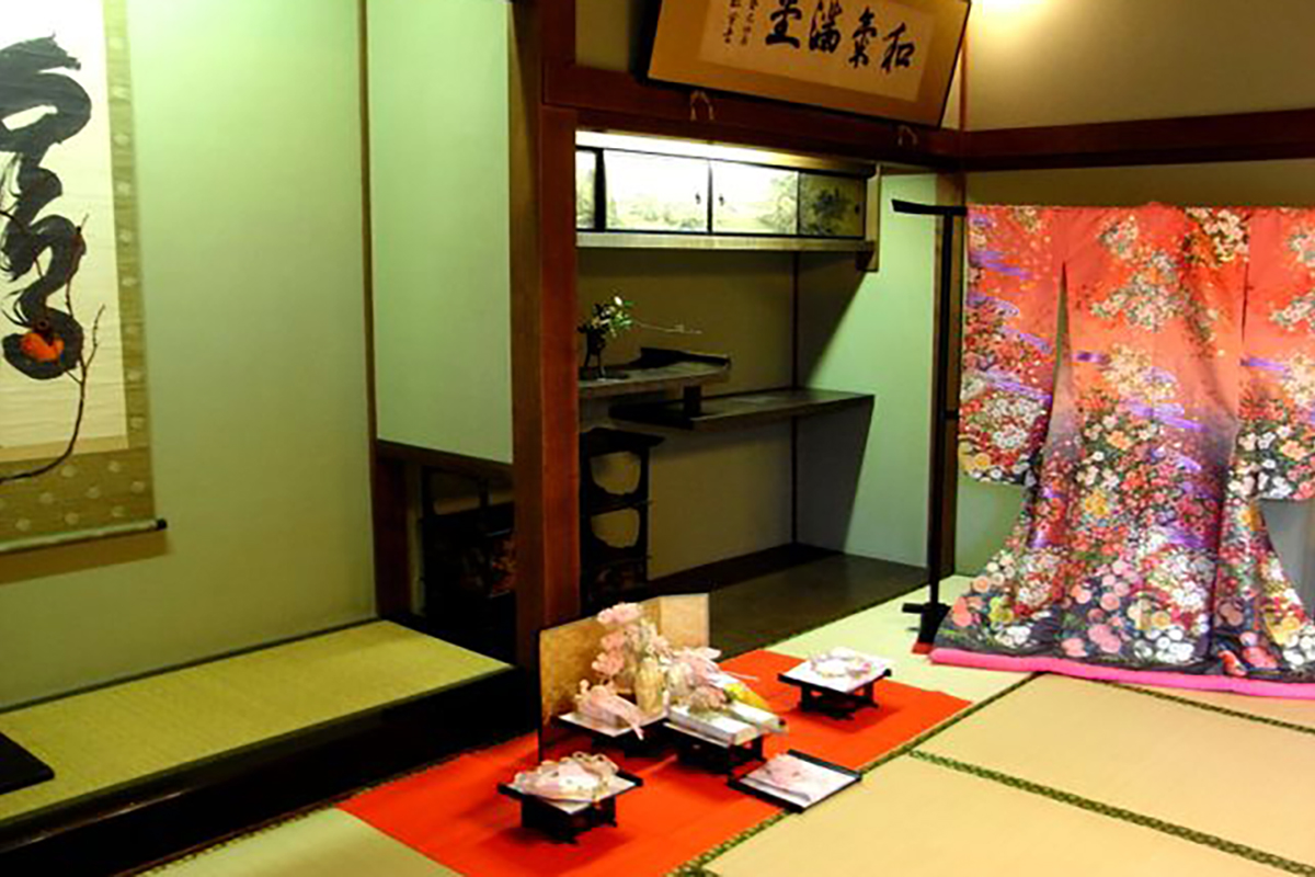 結納に振袖を飾る